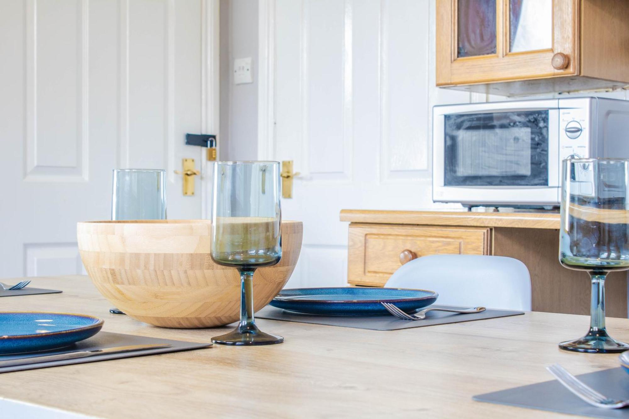 3 Bed House - Free Parking - 10 Minutes To City Centre - Perfect For Families, Contractors And Relocators - York — Photos 3