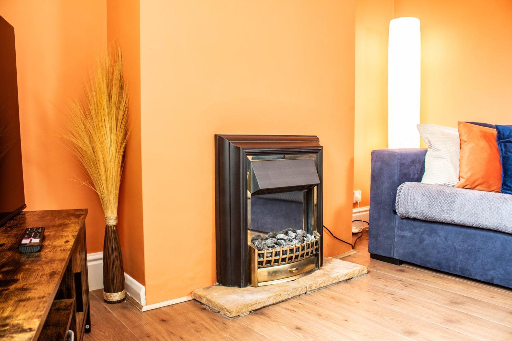 3 Bed House - Free Parking - 10 Minutes To City Centre - Perfect For Families, Contractors And Relocators - York, York